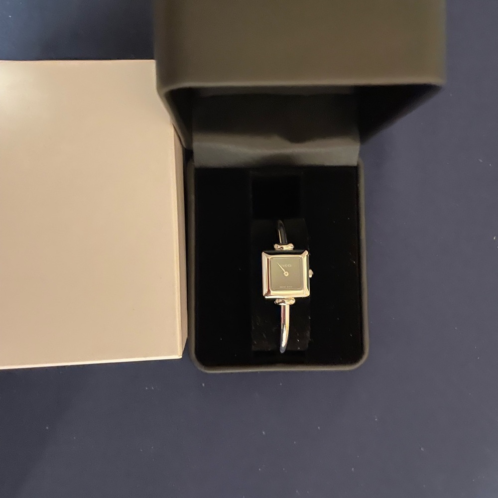 Gucci Black and Silver Square Face Watch - Picture 5 of 11